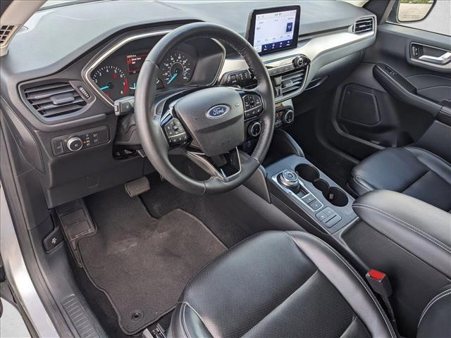 Photo of 2022 Iconic Silver Metallic Ford Escape