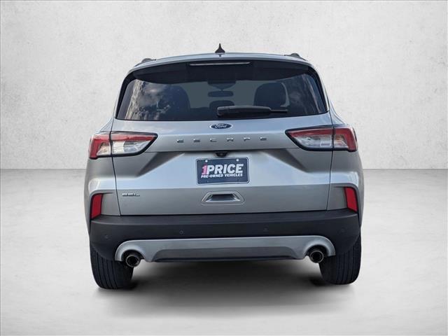 Photo of 2022 Iconic Silver Metallic Ford Escape