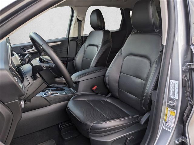 Photo of 2022 Iconic Silver Metallic Ford Escape