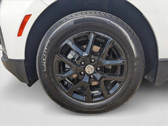 Photo of 2024 Summit White Chevrolet Equinox
