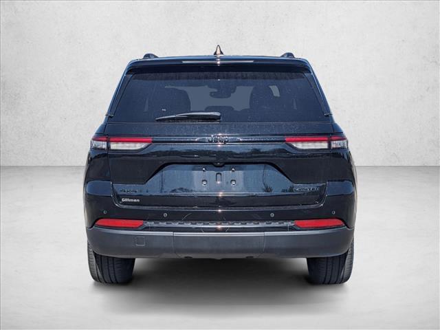 Photo of 2023 Diamond Black Crystal Pearlcoat Jeep Grand Cherokee