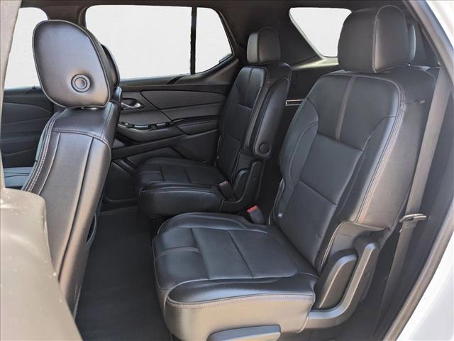 Photo of 2022 Iridescent Pearl Tricoat Chevrolet Traverse