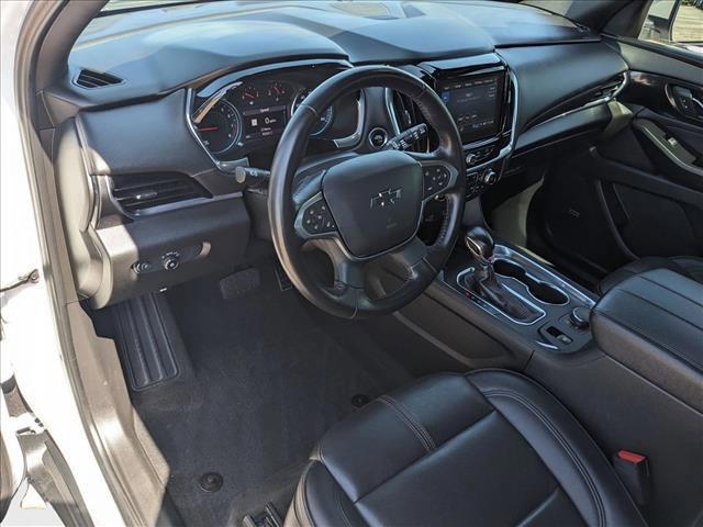 Photo of 2022 Iridescent Pearl Tricoat Chevrolet Traverse
