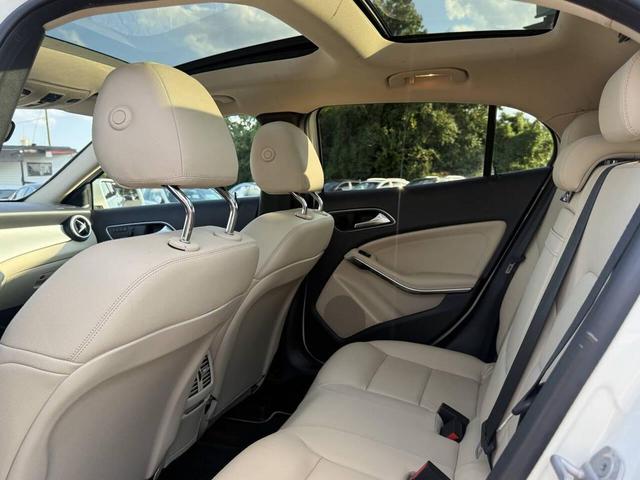 Photo of 2015 Off White Mercedes-Benz GLA-Class