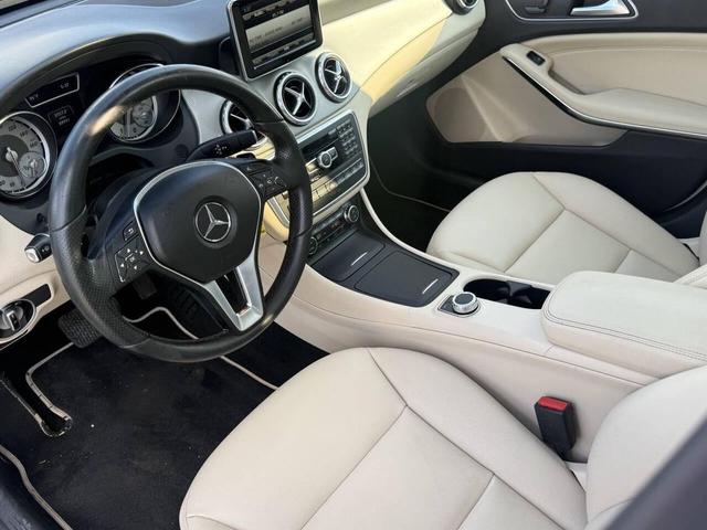 Photo of 2015 Off White Mercedes-Benz GLA-Class