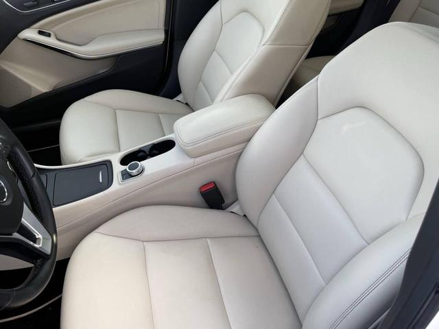 Photo of 2015 Off White Mercedes-Benz GLA-Class