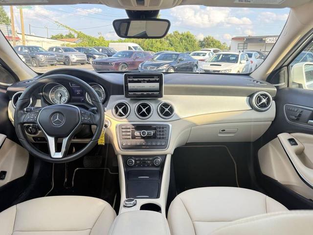 Photo of 2015 Off White Mercedes-Benz GLA-Class