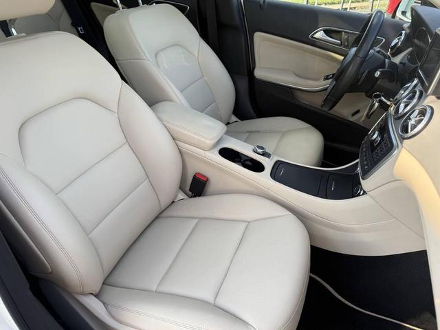 Photo of 2015 Off White Mercedes-Benz GLA-Class