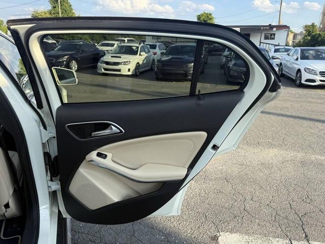 Photo of 2015 Off White Mercedes-Benz GLA-Class