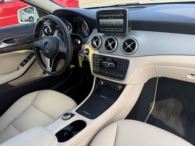 Photo of 2015 Off White Mercedes-Benz GLA-Class