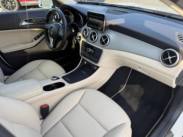 Photo of 2015 Off White Mercedes-Benz GLA-Class