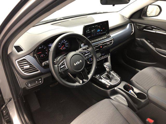 Photo of 2023 Steel Gray Kia Seltos
