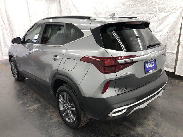 Photo of 2023 Steel Gray Kia Seltos