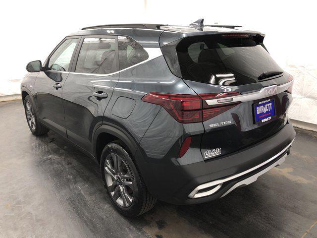 Photo of 2023 Gravity Gray Kia Seltos