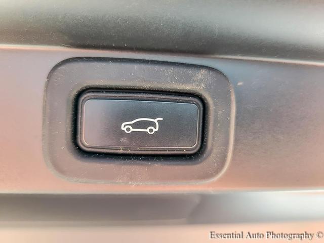 Photo of 2023 Ostuni Pearl White Land Rover Range Rover