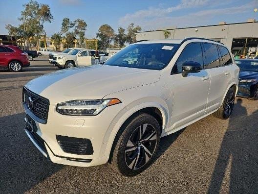 Photo of 2022 White Volvo XC90 Recharge Plug-In Hybrid