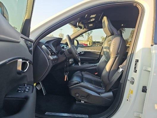 Photo of 2022 White Volvo XC90 Recharge Plug-In Hybrid