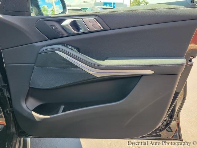 Photo of 2022 Jet Black BMW X7