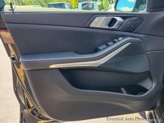 Photo of 2022 Jet Black BMW X7