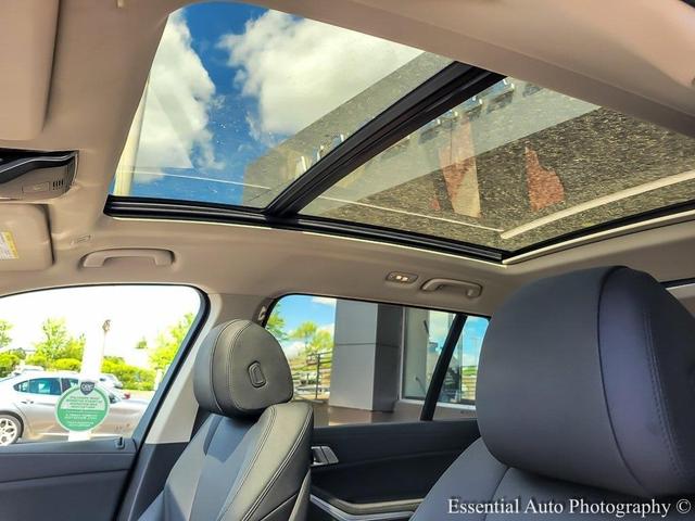 Photo of 2022 Jet Black BMW X7