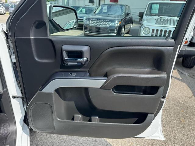 Photo of 2017 White Chevrolet Silverado 1500