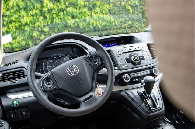 Photo of 2016 White Diamond Pearl Honda CR-V