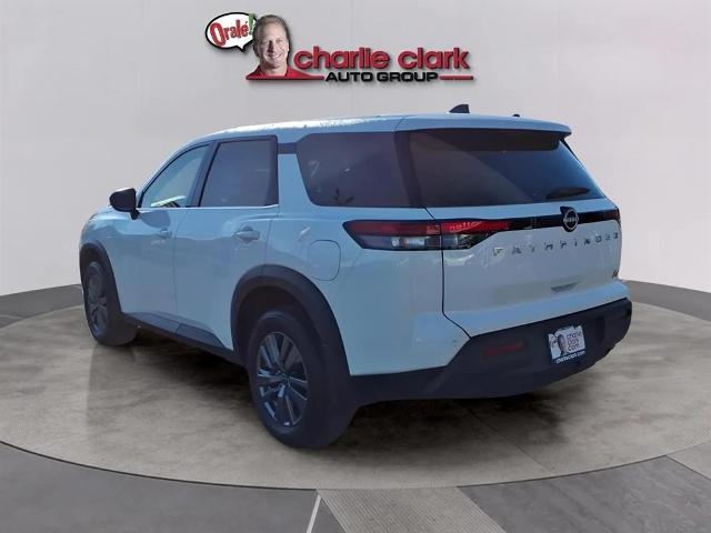 Photo of 2025 Glacier White Nissan Pathfinder
