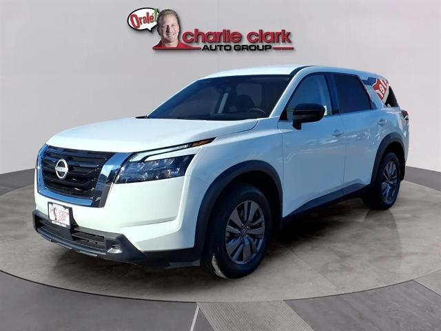 Photo of 2025 Glacier White Nissan Pathfinder