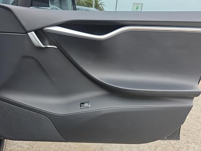 Photo of 2017 Solid Black Tesla Model S