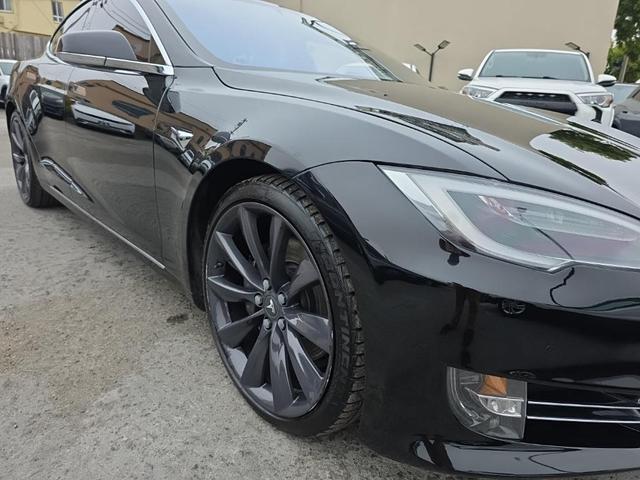 Photo of 2017 Solid Black Tesla Model S