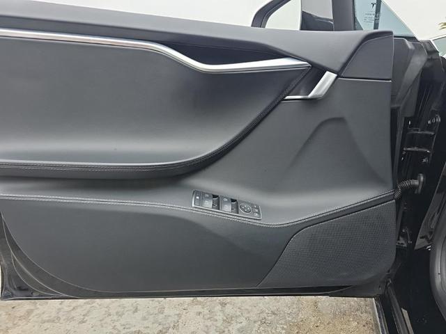 Photo of 2017 Solid Black Tesla Model S