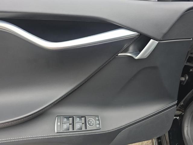 Photo of 2017 Solid Black Tesla Model S