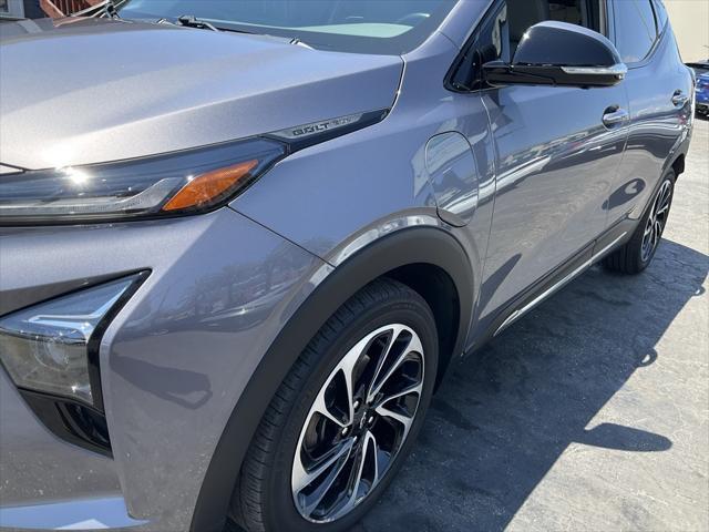 Photo of 2023 Gray Ghost Metallic Chevrolet Bolt EUV