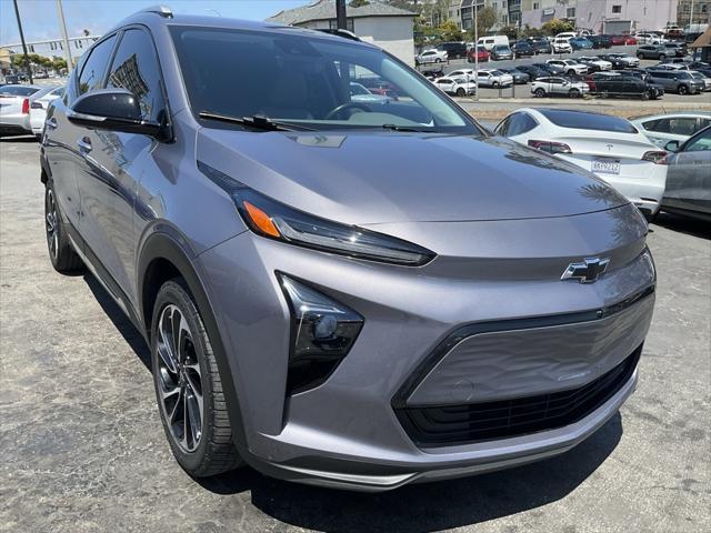 Photo of 2023 Gray Ghost Metallic Chevrolet Bolt EUV
