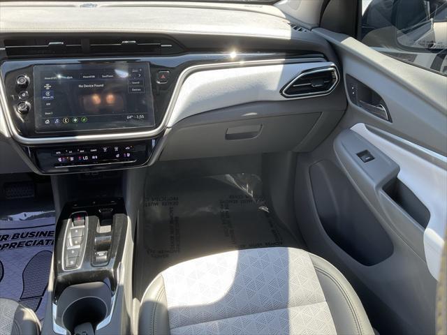 Photo of 2023 Gray Ghost Metallic Chevrolet Bolt EUV