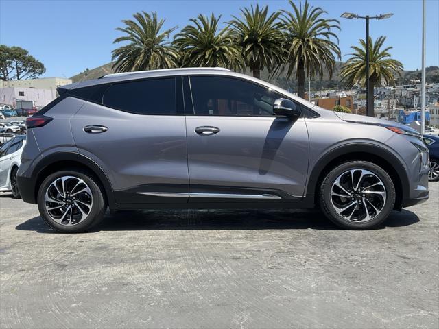 Photo of 2023 Gray Ghost Metallic Chevrolet Bolt EUV