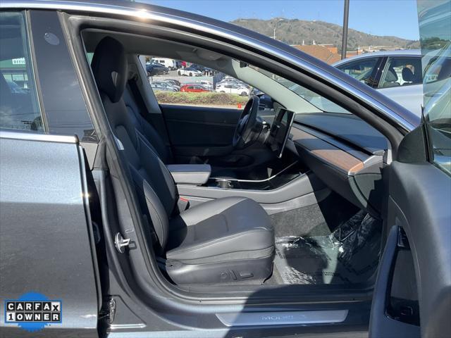 Photo of 2020 Midnight Silver Metallic Tesla Model 3
