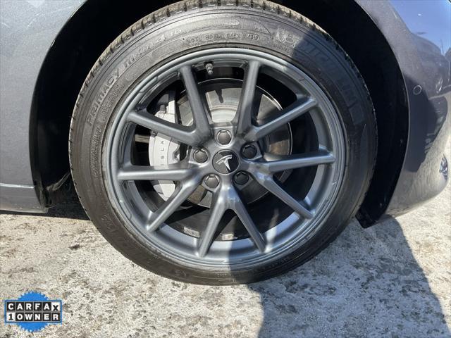 Photo of 2020 Midnight Silver Metallic Tesla Model 3