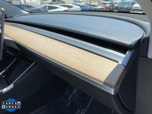 Photo of 2019 Pearl White Multi-Coat Tesla Model 3