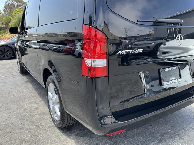 Photo of 2016 Obsidian Black Metallic Mercedes-Benz Metris