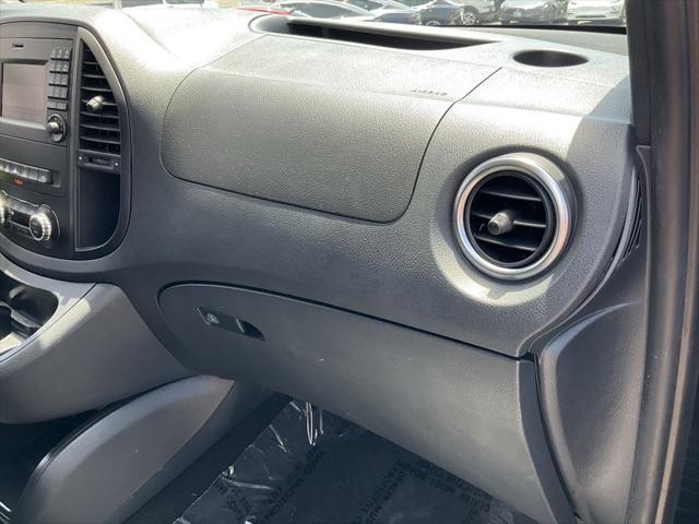 Photo of 2016 Obsidian Black Metallic Mercedes-Benz Metris