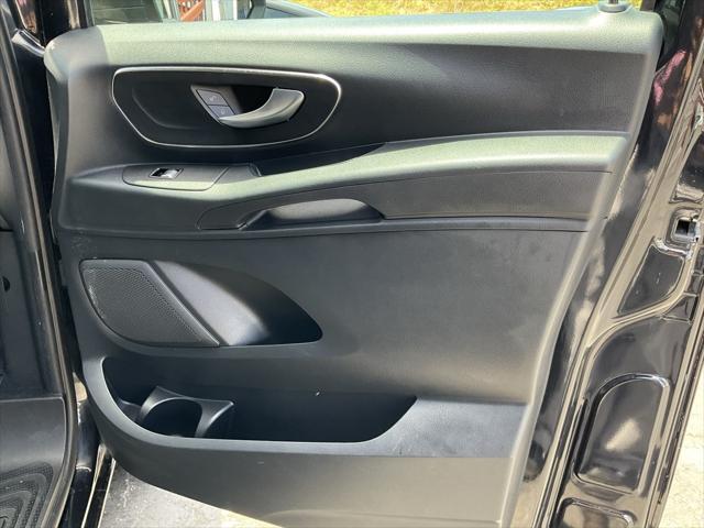 Photo of 2016 Obsidian Black Metallic Mercedes-Benz Metris