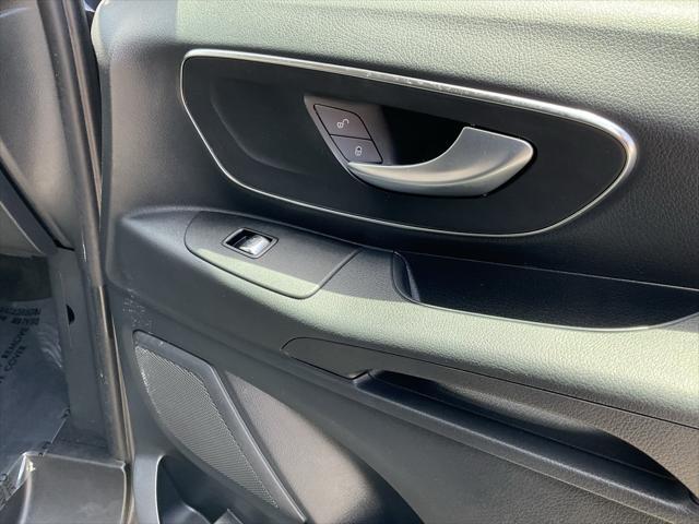 Photo of 2016 Obsidian Black Metallic Mercedes-Benz Metris