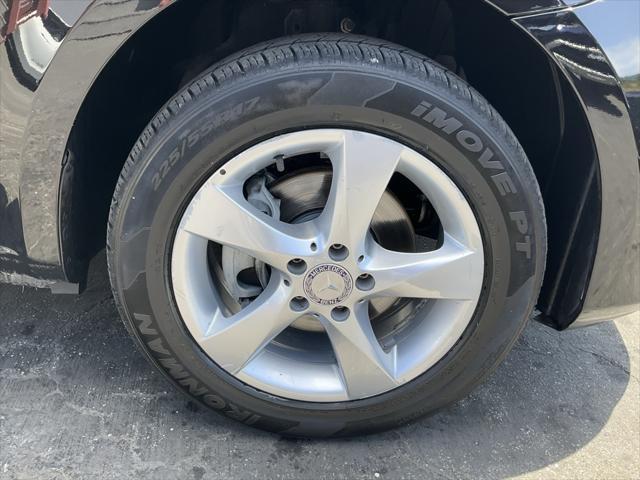 Photo of 2016 Obsidian Black Metallic Mercedes-Benz Metris