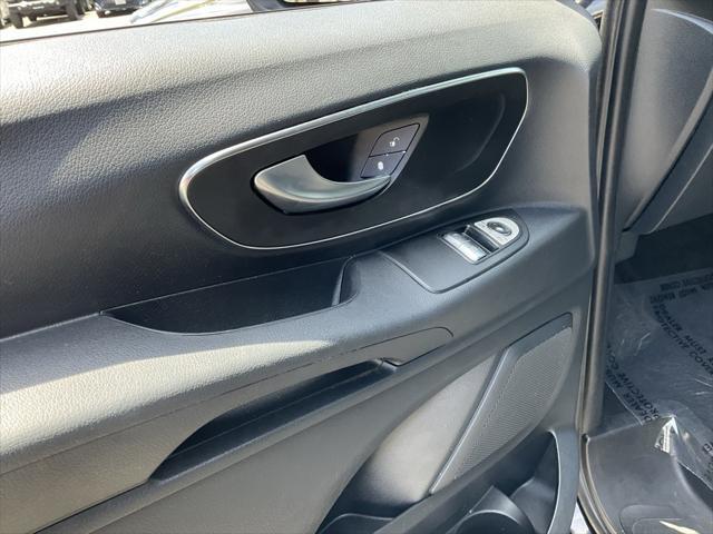 Photo of 2016 Obsidian Black Metallic Mercedes-Benz Metris