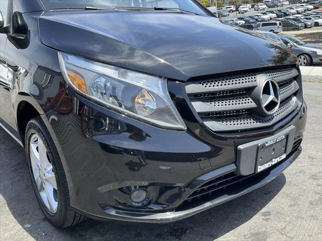 Photo of 2016 Obsidian Black Metallic Mercedes-Benz Metris