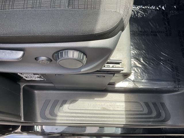 Photo of 2016 Obsidian Black Metallic Mercedes-Benz Metris