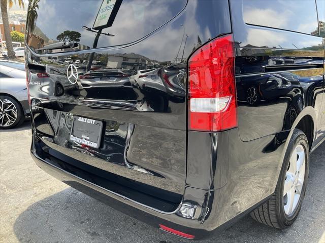 Photo of 2016 Obsidian Black Metallic Mercedes-Benz Metris