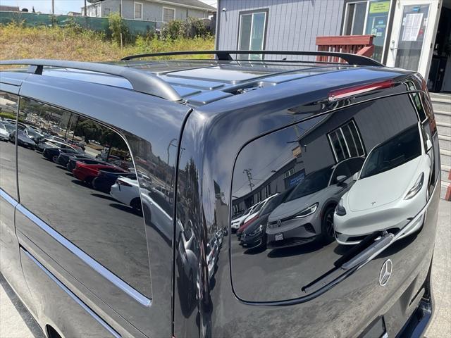 Photo of 2016 Obsidian Black Metallic Mercedes-Benz Metris