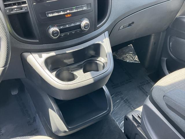 Photo of 2016 Obsidian Black Metallic Mercedes-Benz Metris